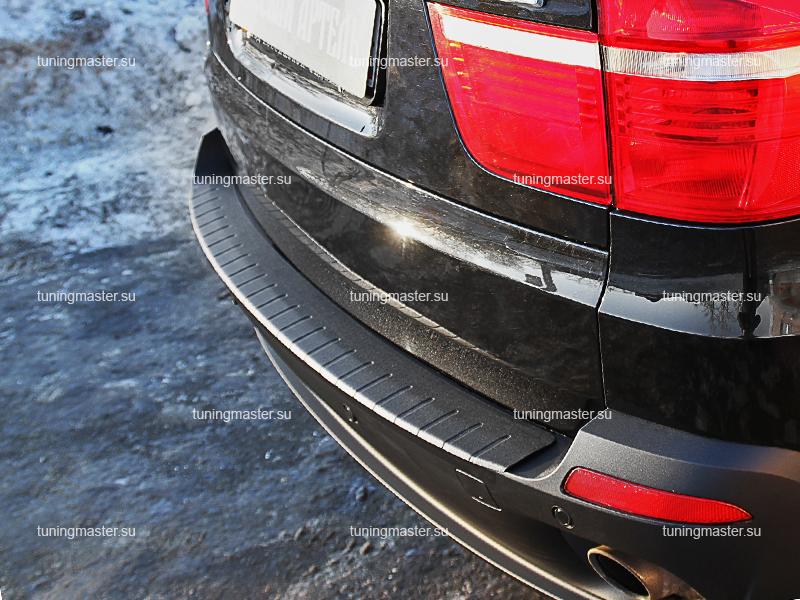 Накладка на задний бампер BMW X5 (E70) с загибом (пластик) Накладка на задний бампер BMW X5 (E70) с загибом (пластик)