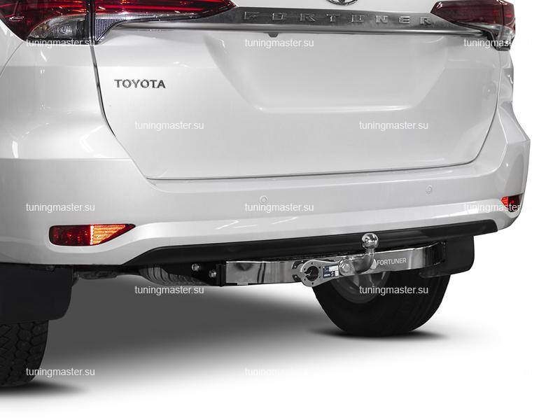 Фаркоп Toyota Fortuner с хромированной накладкой